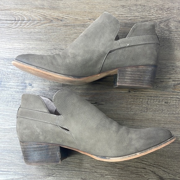 Caslon Women’s Grey Beige Ankle Bootie, size 9 - Picture 2 of 11